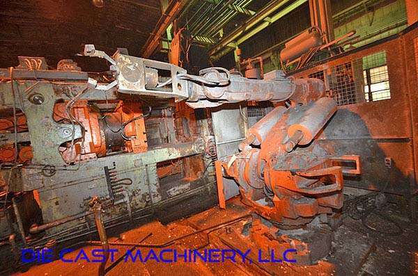 Used ABB Model: IRB 4400 1.960 Meter Six Axis Foundry Rated Industrial Robot with Extractor Package/Gripper for Extracting Die Castings