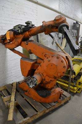 Used ABB Model: IRB 4400/60 1.96 meters reach Six Axis Foundry Rated Industrial Robot with Extractor Package/Gripper for Extracting Die Castings