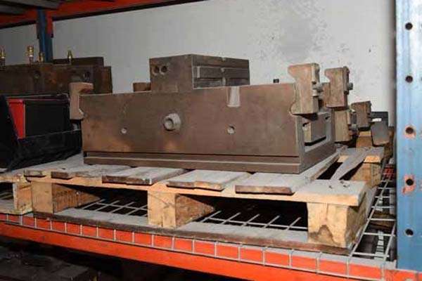 Used DME Model: DC-1215-A 1215 Inch Standard Duty, Double Unit, Cold Chamber Aluminum master unit die holder