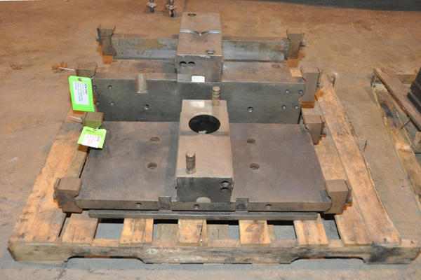 Used DME Model: DC-1215-A 1215 Inch Standard Duty, Double Unit, Cold Chamber Aluminum master unit die holder