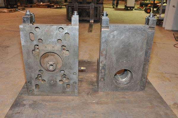 Used DME Model: DCS-1215-A 1215 inch Standard Duty, Single Unit, Cold Chamber Aluminum master unit die holder