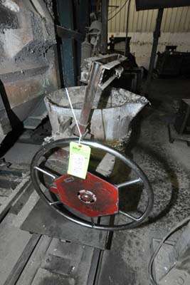 Used Modern Equipment Model: MEC-650 650 Pound Capacity Hand-Wheel Tilting Transfer Ladle for Molten Aluminum Alloys
