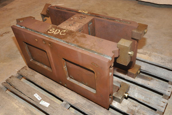 Used DME Model: DC-1215-A 1215 Inch Standard Duty, Double Unit, Cold Chamber Aluminum master unit die holder