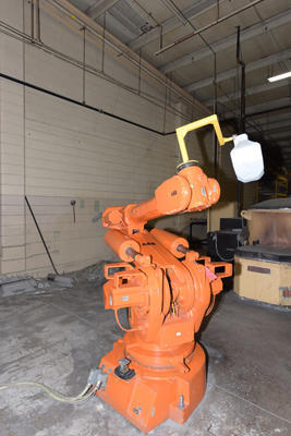 Used ABB Model: IRB 6400/2.5 200 200 Kilogram Six Axis Foundry Rated Industrial Robot