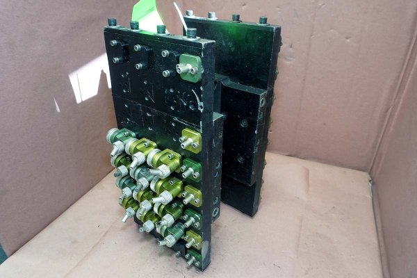 Used Rimrock Model: Robot Spray Manifold 60 inches of stroke Multi-Link Automatic Reciprocating Die Lubrication Sprayer for Die Casting and Foundry Operations