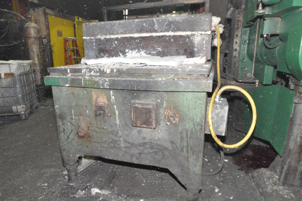 Used Lindberg MPH Model: 62-H1816-L-SP 2300 pound bath capacity Low Energy High Efficiency Electric Heated Aluminum Holding Furnace