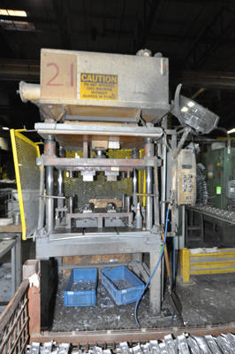 Used Metal Mechanics Model: 35 35 Ton Four Column (Post) Vertical Hydraulic Die Casting Trim Press