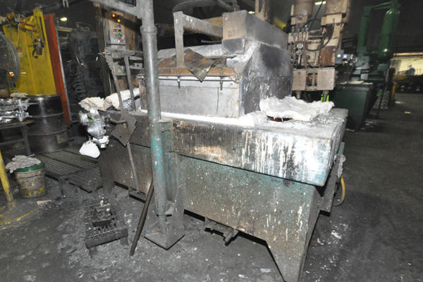 Used Dynarad Model: EH-1700 1700 pound bath capacity Low Energy High Efficiency Electric Heated Aluminum Holding Furnace