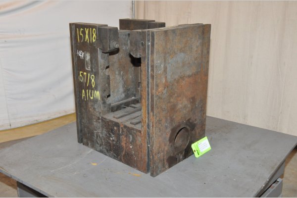 Used DME Model: DCS-1518-A-HD 1518 inch Heavy Duty, Single Unit, Cold Chamber Aluminum master unit die holder