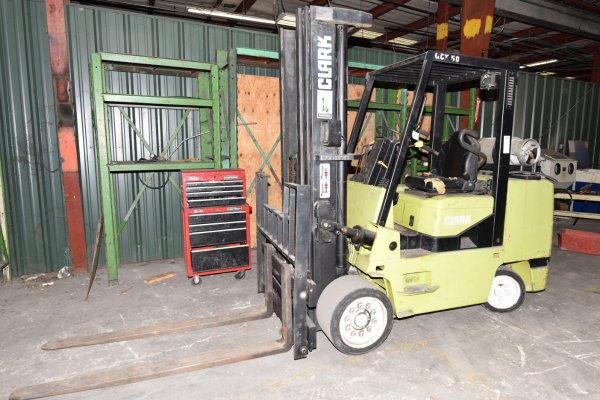 Used Clark Model: GCX50 7975 Pound (3,625 Kg) Lifting Capacity Forklift