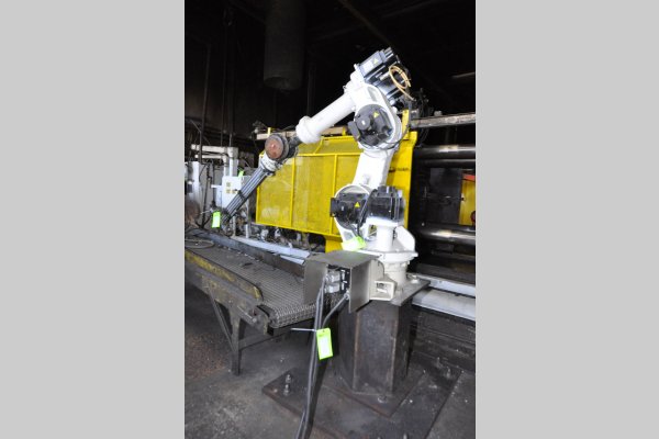 Used Kawasaki Model: ZH-100U 100 Kilogram Six Axis Foundry Rated Industrial Robot
