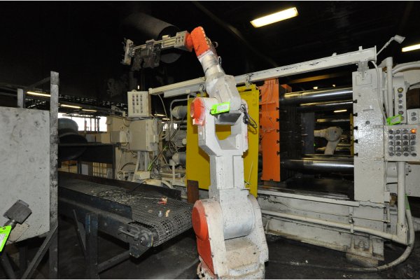 Used Kawasaki Model: FS-060L 60 Kilogram Six Axis Foundry Rated Industrial Robot