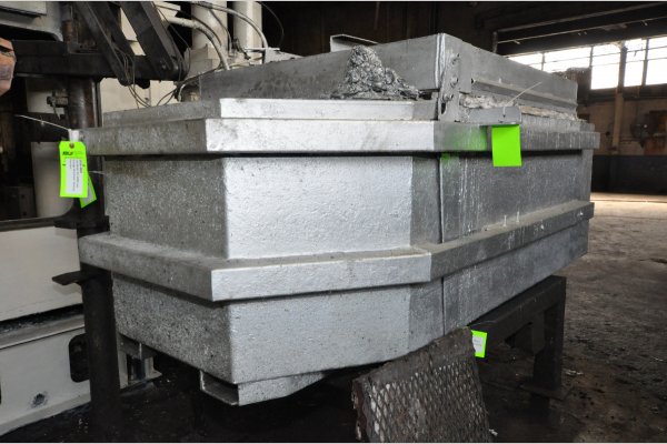 Used Cal-Miser Model: SO-2600 2600 pound bath capacity in aluminum Low Energy High Efficiency Natural Gas Heated Aluminum Holding Furnace