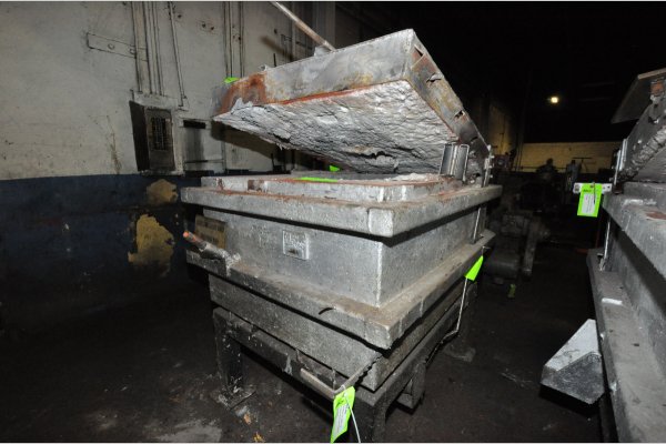 Used Cal-Miser Model: SO-2600 2600 pound bath capacity in aluminum Low Energy High Efficiency Natural Gas Heated Aluminum Holding Furnace