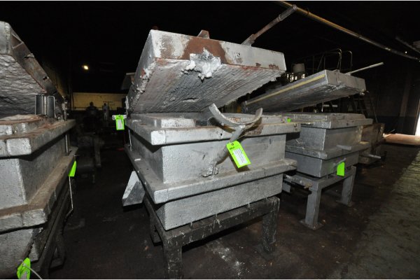 Used Cal-Miser Model: SO-2600 2600 pound bath capacity in aluminum Low Energy High Efficiency Natural Gas Heated Aluminum Holding Furnace