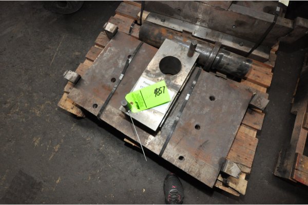 Used DME Model: DC-1215-A 1215 Inch Standard Duty, Double Unit, Cold Chamber Aluminum master unit die holder