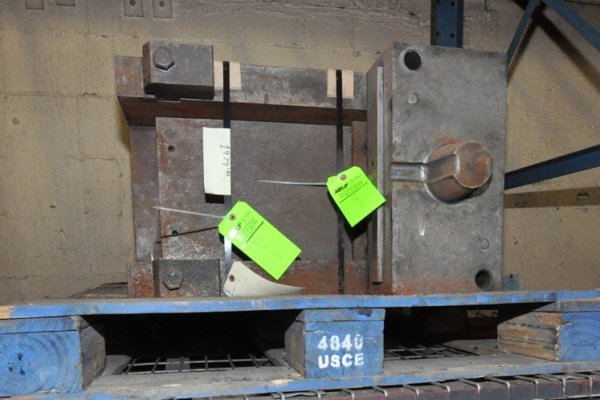 Used DME Model: DCS-1518-A-HD 1518 inch Heavy Duty, Single Unit, Cold Chamber Aluminum master unit die holder