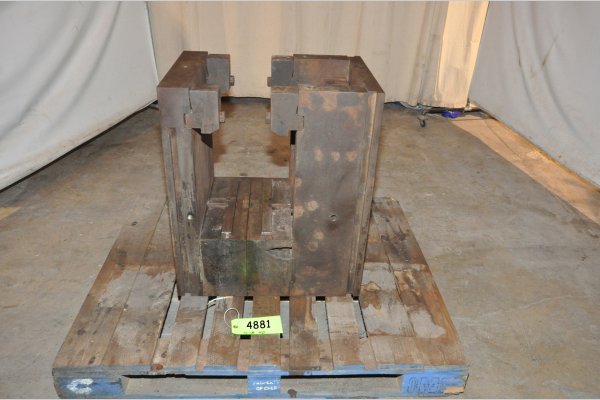 Used DME Model: DCS-1518-A-HD 1518 inch Heavy Duty, Single Unit, Cold Chamber Aluminum master unit die holder