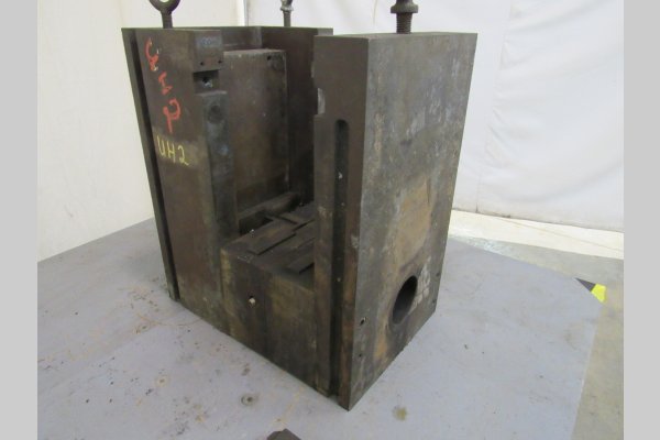 Used DME Model: DCS-1215-A-HD 1215 Inch Heavy Duty, Single Unit, Cold Chamber Aluminum master unit die holder