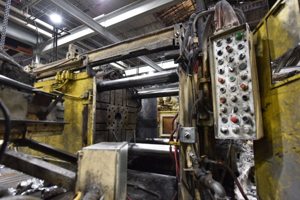 Used Idra Model: OL 560 PPR 609 Metric Ton (669 U.S. Tons) Horizontal Cold Chamber Aluminum/Magnesium Capable High Pressure Die Casting Machine
