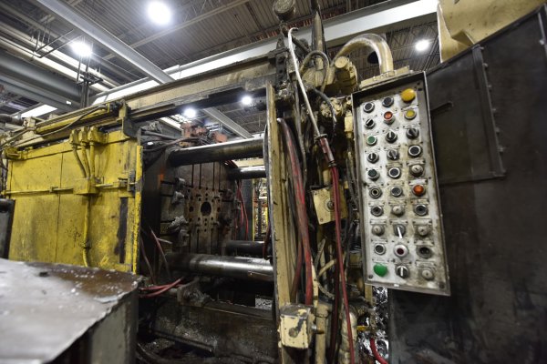 Used Idra Model: OL 560 PPR 609 Metric Ton (669 U.S. Tons) Horizontal Cold Chamber Aluminum/Magnesium Capable High Pressure Die Casting Machine