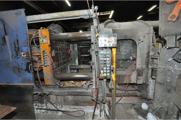 Used HPM Model: II-800-A 800 U.S. Ton Horizontal Cold Chamber Aluminum High Pressure Die Casting Machine