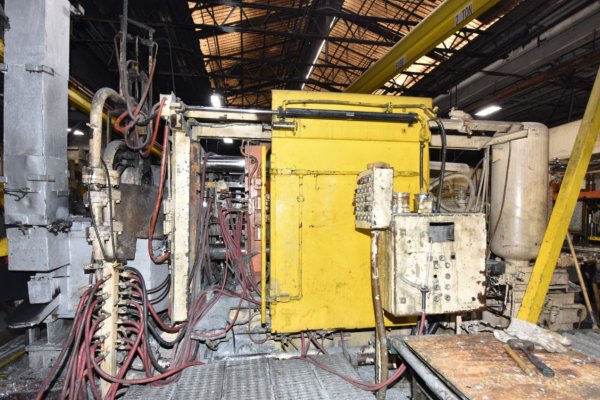 Used B&T Model: DC-400-Z 400 Ton Horizontal Hot Chamber Zinc (Zamak) High Pressure Die Casting Machine