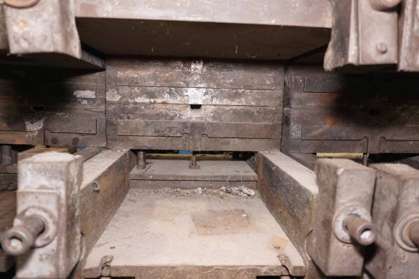 Used DME Model: DCS-1215-A 1215 inch Standard Duty, Single Unit, Cold Chamber Aluminum master unit die holder