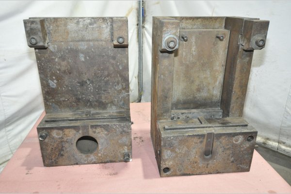 Used DME Model: DCS-1518-A-HD 1518 inch Heavy Duty, Single Unit, Cold Chamber Aluminum master unit die holder