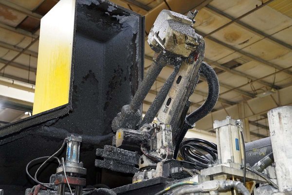 Used ABB Model: IRB 6400 120 Kilogram Six Axis Industrial Robot with Extractor Package/Gripper For Extracting Die Castings