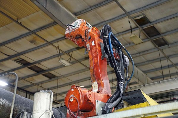 Used ABB Model: IRB 6600 175 Kilogram Six Axis Industrial Robot with Die Spray Lubrication Package For Die Cast Applications