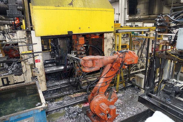 Used ABB Model: IRB 6400 120 Kilogram Six Axis Industrial Robot with Extractor Package/Gripper For Extracting Die Castings