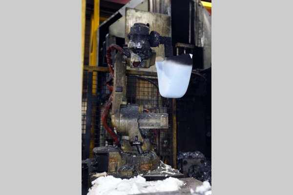 Used ABB Model: IRB 2600 20 Kilogram Six Axis Foundry Rated Industrial Robot