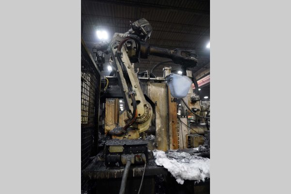 Used ABB Model: IRB 2600 20 Kilogram Six Axis Foundry Rated Industrial Robot