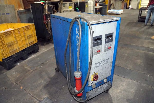 Used Robamat Hot Water Model: Thermocast 2212 36 KW (18KW Per Zone) Dual (two) Zone Portable Refrigerated Water Chiller Temperature Control Unit