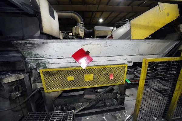 Used PCDC Model: PCDC-SC 24 Inch Wide by 8 foot long Metal Chain Plate Conveyor Belt with Forced Air Cooling Fans and Tunnel for Die Cast and Foundry Applications