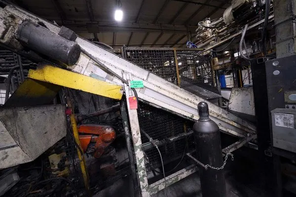 Used PCDC Model: PCDC-GNC 24 Inch Wide by 14 foot long Metal Chain Plate Conveyor Belt with Forced Air Cooling Fans and Tunnel for Die Cast and Foundry Applications