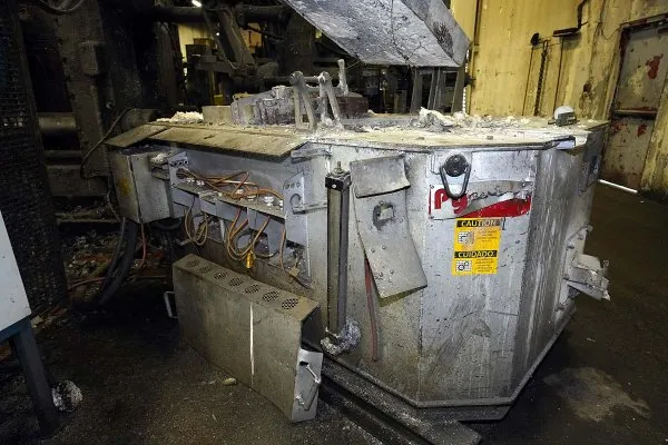 Used Pyrotek Model: 2,860 pound bath capacity Low Energy High Efficiency Electric Heated Aluminum Holding Furnace