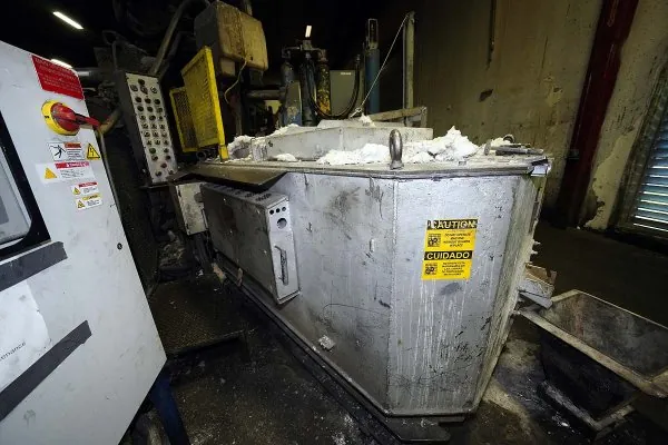 Used Pyrotek Model: 2,860 pound bath capacity Low Energy High Efficiency Electric Heated Aluminum Holding Furnace