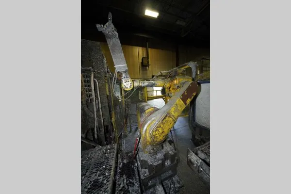 Used Fanuc Robotics Model: M-710i with R-J3 Controller Six Axis Industrial Robot with Extractor Package/Gripper For Extracting Die Castings