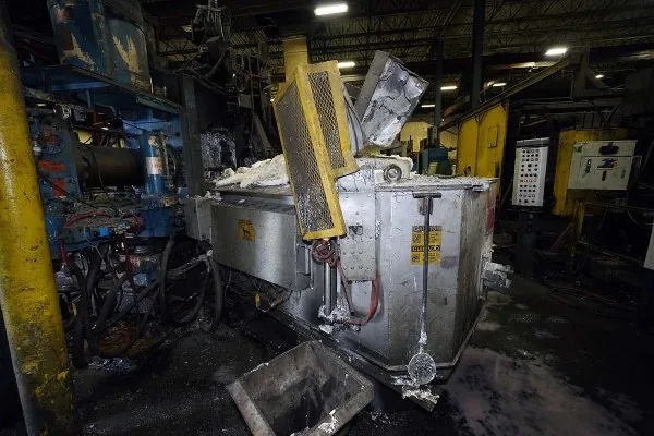 Used Pyrotek Model: 2,860 pound bath capacity Low Energy High Efficiency Electric Heated Aluminum Holding Furnace