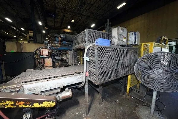 Used JDC Model: JDC-36x17 36 Inch Wide by 17 foot long Metal Chain Plate Conveyor Belt with Forced Air Cooling Fans and Tunnel for Die Cast and Foundry Applications