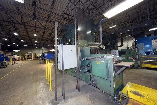 Used Goff Model: WM-27.5-4-50D 32 x 20 Inch Blast Area Opening Continuous Mesh Belt Conveyor Type Pass-Through Abrasive Shot Blast & Peening Machine