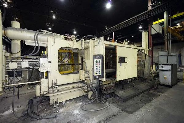 Used HPM Model: II-900-A 900 Ton Horizontal Cold Chamber Aluminum High Pressure Die Casting Machine