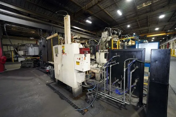 Used HPM Model: II-900-A 900 Ton Horizontal Cold Chamber Aluminum High Pressure Die Casting Machine