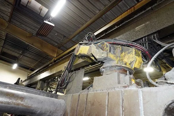 Used Fanuc Robotics Model: M-710i with R-J30iB Controller Six Axis Industrial Robot with Die Spray Lubrication Package For Die Cast Applications