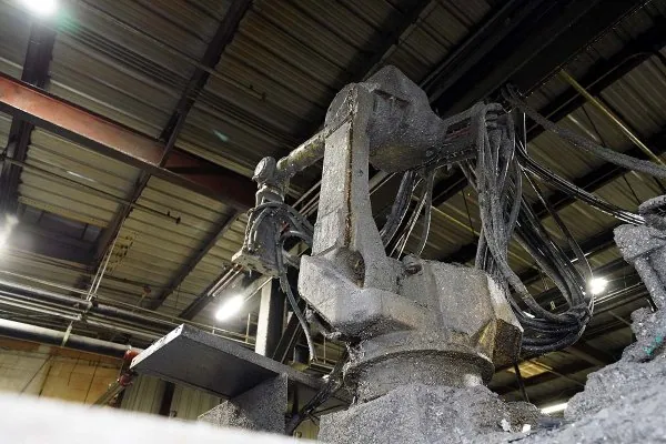 Used Fanuc Robotics Model: M-710i with R-J30iB Controller 710 Six Axis Industrial Robot with Die Spray Lubrication Package For Die Cast Applications